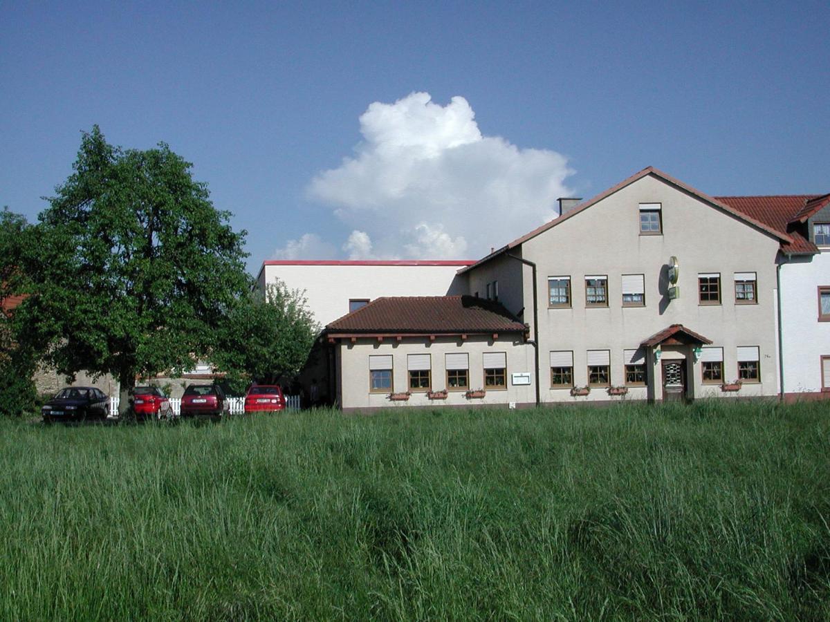 Gaestehaus Stephanie Ilbesheim Exteriör bild