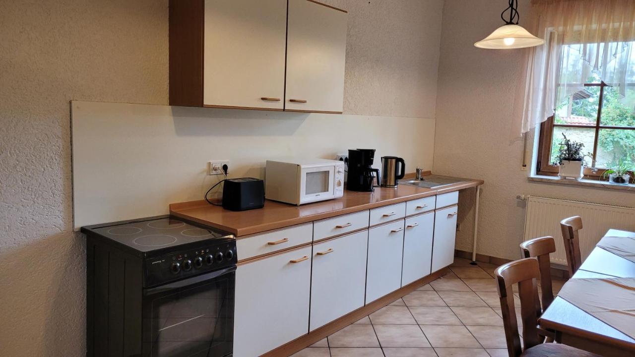 Gaestehaus Stephanie Ilbesheim Exteriör bild